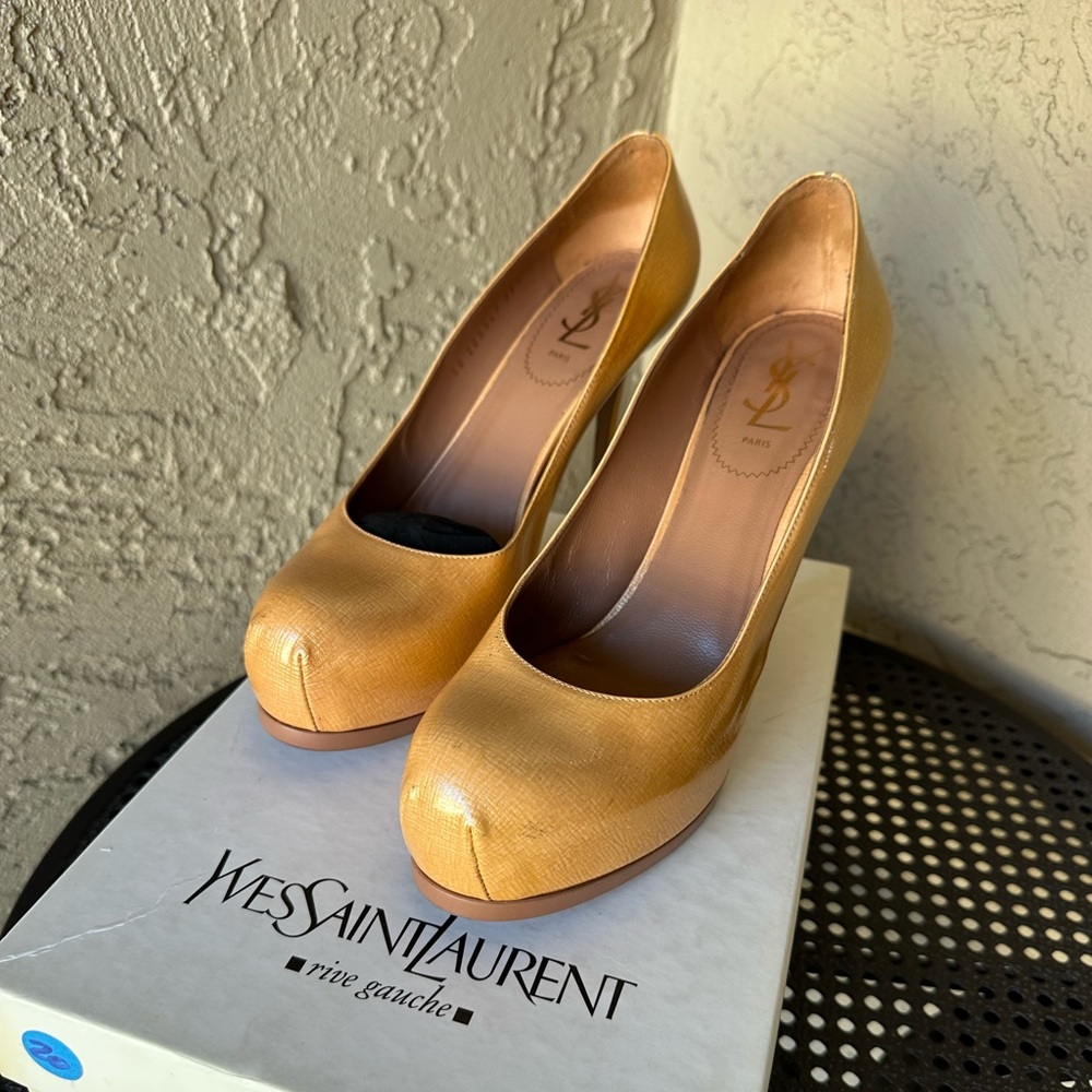 Yves Saint Laurent Women’s Gold Heels (Size 39.5)